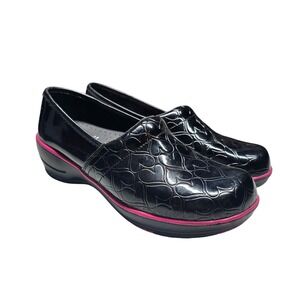 Smitten Women Black Patent Heart Embossed Clogs Slip Resistant Nursing Shoes 11